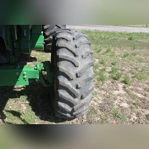 JD 2004 9560 Combine: 2570 engine, 1630 Sep (9560STS), 2nd owner, 30.5 x 32 tires, SN# H09560S710256