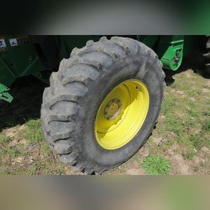 JD 2004 9560 Combine: 2570 engine, 1630 Sep (9560STS), 2nd owner, 30.5 x 32 tires, SN# H09560S710256