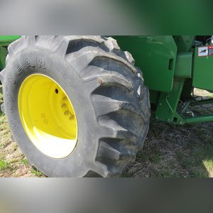 JD 2004 9560 Combine: 2570 engine, 1630 Sep (9560STS), 2nd owner, 30.5 x 32 tires, SN# H09560S710256