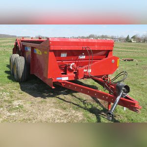 NH195 NH Manure Spreader: only 2 years old w/ slop gate, SN# YDN136383