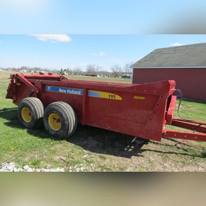 NH195 NH Manure Spreader: only 2 years old w/ slop gate, SN# YDN136383