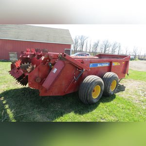 NH195 NH Manure Spreader: only 2 years old w/ slop gate, SN# YDN136383