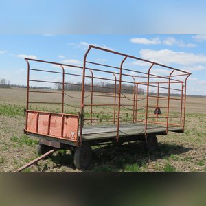 Kicker Hay Wagons with gears: bale kings & bale queens