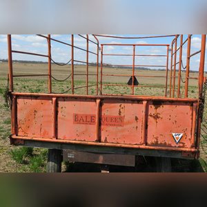 Kicker Hay Wagons with gears: bale kings & bale queens