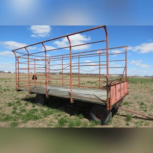 Kicker Hay Wagons with gears: bale kings & bale queens