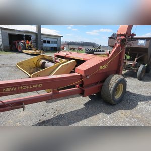 NH 900 Chopper: 30â?? 2 row corn and hay head chopper, Metalert II, rebuilt in 2013