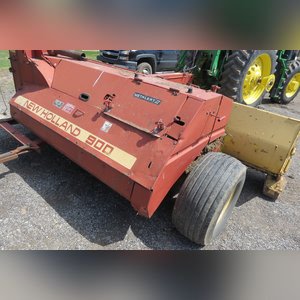 NH 900 Chopper: 30â?? 2 row corn and hay head chopper, Metalert II, rebuilt in 2013