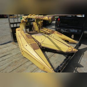 NH 900 Chopper: 30â?? 2 row corn and hay head chopper, Metalert II, rebuilt in 2013