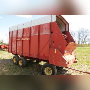 NH Silage Wagon w/ tandem gear