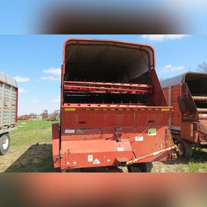 NH Silage Wagon w/ tandem gear