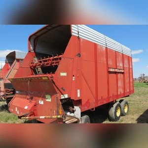 NH Silage Wagon w/ tandem gear