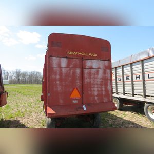 NH Silage Wagon w/ tandem gear