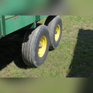 Badger Silage Wagon w/ tandem axle gear