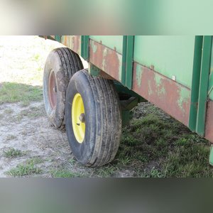 Badger Silage Wagon w/ tandem axle gear