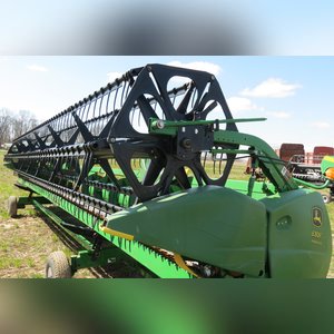 JD 2004 30â?? Platform, JD 630F grain table, SN# H00630F706363