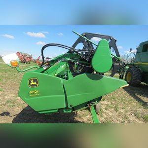 JD 2004 30â?? Platform, JD 630F grain table, SN# H00630F706363
