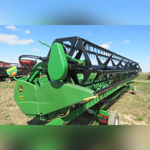 JD 2004 30â?? Platform, JD 630F grain table, SN# H00630F706363