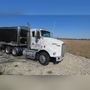 Kenworth 2000 Semi Truck: day cab, 351,229 original miles with C12 Cat engine