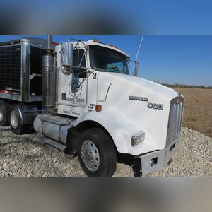 Kenworth 2000 Semi Truck: day cab, 351,229 original miles with C12 Cat engine