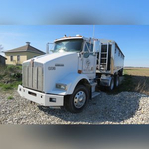Kenworth 2000 Semi Truck: day cab, 351,229 original miles with C12 Cat engine