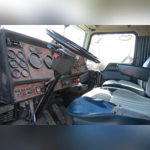 Kenworth 2000 Semi Truck: day cab, 351,229 original miles with C12 Cat engine