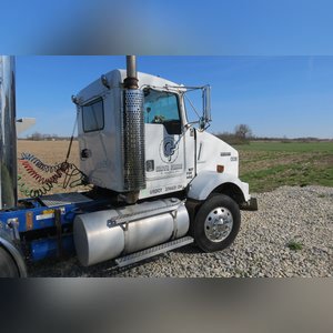 Kenworth 2000 Semi Truck: day cab, 351,229 original miles with C12 Cat engine