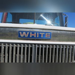 White Volvo Semi: 1985 LT Cummins 9 speed Fuller transmision wet kit, 225,669 original miles