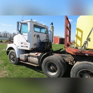 White Volvo Semi: 1985 LT Cummins 9 speed Fuller transmision wet kit, 225,669 original miles