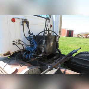 White Volvo Semi: 1985 LT Cummins 9 speed Fuller transmision wet kit, 225,669 original miles