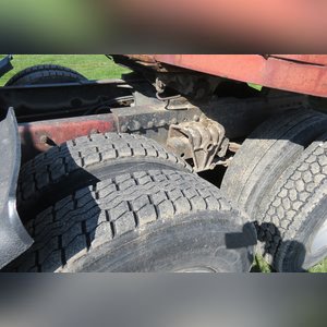 White Volvo Semi: 1985 LT Cummins 9 speed Fuller transmision wet kit, 225,669 original miles