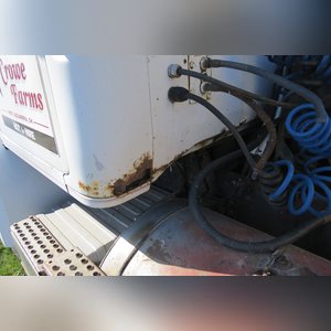 White Volvo Semi: 1985 LT Cummins 9 speed Fuller transmision wet kit, 225,669 original miles