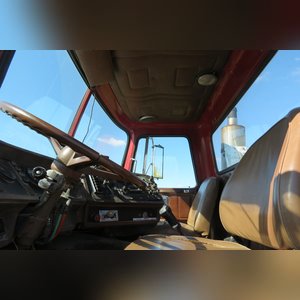 White Volvo Semi: 1985 LT Cummins 9 speed Fuller transmision wet kit, 225,669 original miles