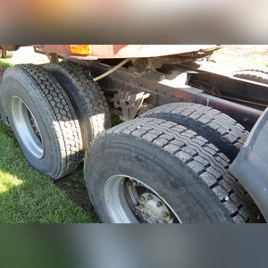 White Volvo Semi: 1985 LT Cummins 9 speed Fuller transmision wet kit, 225,669 original miles