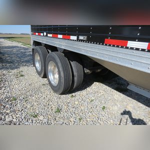 2014 Super Hopper Timpte Grain trailer: 40â?? with black side finish polish alum rims, with roll top air ride, SS front and back, 2 row lights, low miles, 1 owner, VIN# 1TDH40024EB144509