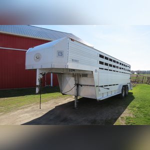 1986 Barrett Livestock Trailer: 7 1/2 x 16 Gooseneck Livestock trailer