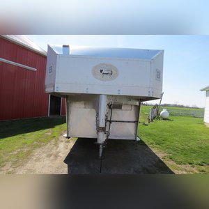 1986 Barrett Livestock Trailer: 7 1/2 x 16 Gooseneck Livestock trailer
