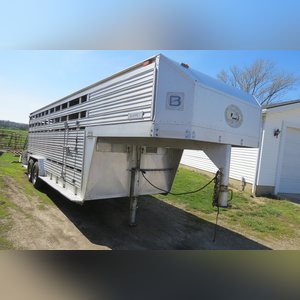 1986 Barrett Livestock Trailer: 7 1/2 x 16 Gooseneck Livestock trailer