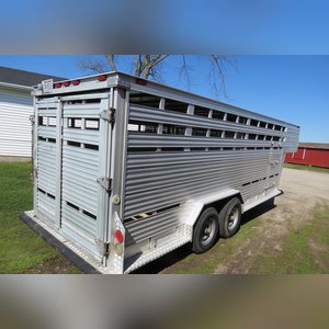 1986 Barrett Livestock Trailer: 7 1/2 x 16 Gooseneck Livestock trailer