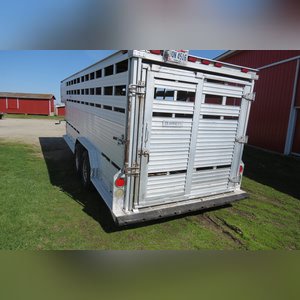 1986 Barrett Livestock Trailer: 7 1/2 x 16 Gooseneck Livestock trailer