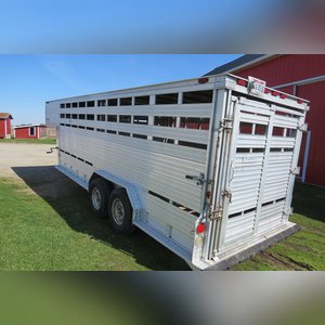 1986 Barrett Livestock Trailer: 7 1/2 x 16 Gooseneck Livestock trailer
