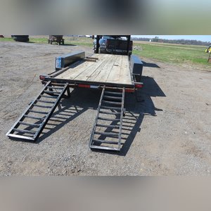 Gooseneck Flatbed Trailer: 22â?? trailer with ramps and upper deck tri-axle, 2013 rebuilt