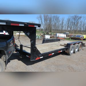 Gooseneck Flatbed Trailer: 22â?? trailer with ramps and upper deck tri-axle, 2013 rebuilt