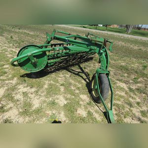 JD 660 Hay rake