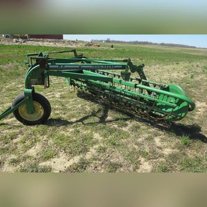 JD 660 Hay rake
