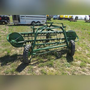 JD 660 Hay rake