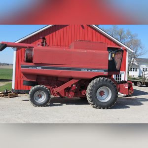 Case IH 1993 Combine 1688: Axial Flow Combine, 4,600 hours, complete rebuild, 30.5 x 32 tires, SN# JJ00119490