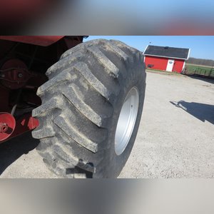 Case IH 1993 Combine 1688: Axial Flow Combine, 4,600 hours, complete rebuild, 30.5 x 32 tires, SN# JJ00119490