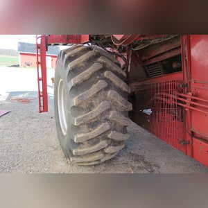 Case IH 1993 Combine 1688: Axial Flow Combine, 4,600 hours, complete rebuild, 30.5 x 32 tires, SN# JJ00119490