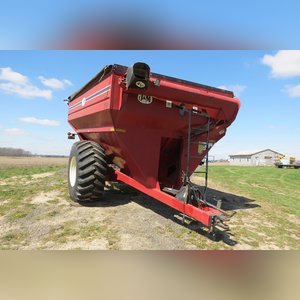 2001 J&M Grain Cart: model 750 grain cart SN # 5270, tarp and light kit, 30.5 tires