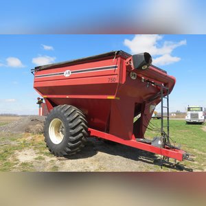 2001 J&M Grain Cart: model 750 grain cart SN # 5270, tarp and light kit, 30.5 tires